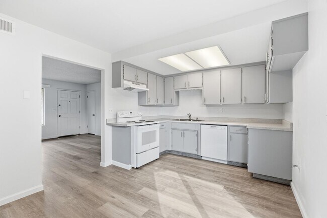 Building Photo - 1504 Rose Ave