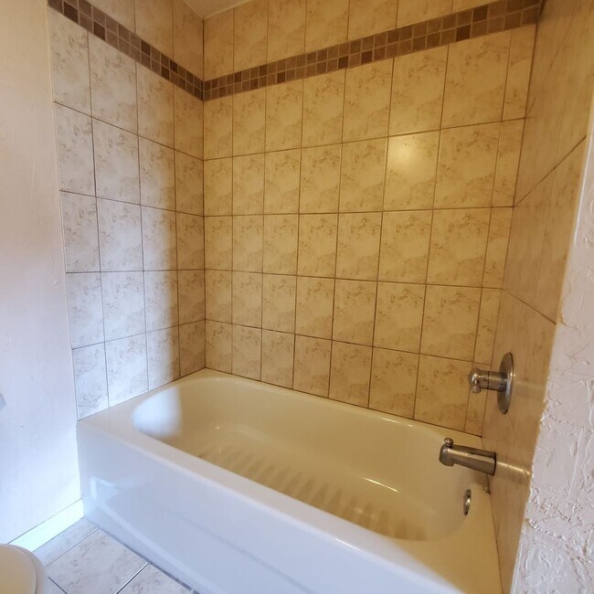 Building Photo - Cozy 2Bed 2Bath Apartment