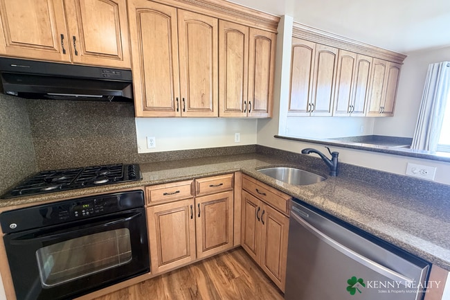 Building Photo - Bright 3-Bedroom Home with Large Backyard in South San Francisco