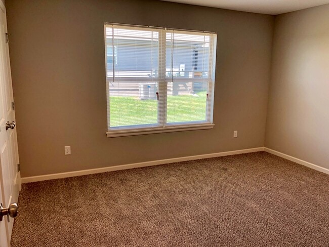 Building Photo - Newer 2 Bed 2 Car Attached Villa in Blue S...