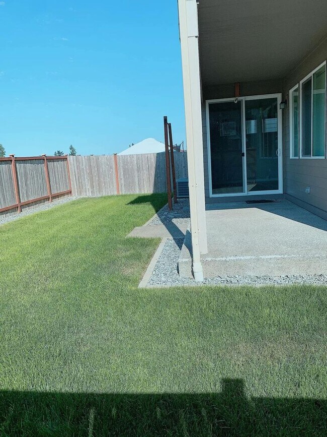 Building Photo - Spacious 4-Bedroom Corner Lot Home with Bonus Room, A/C & Updated Kitchen