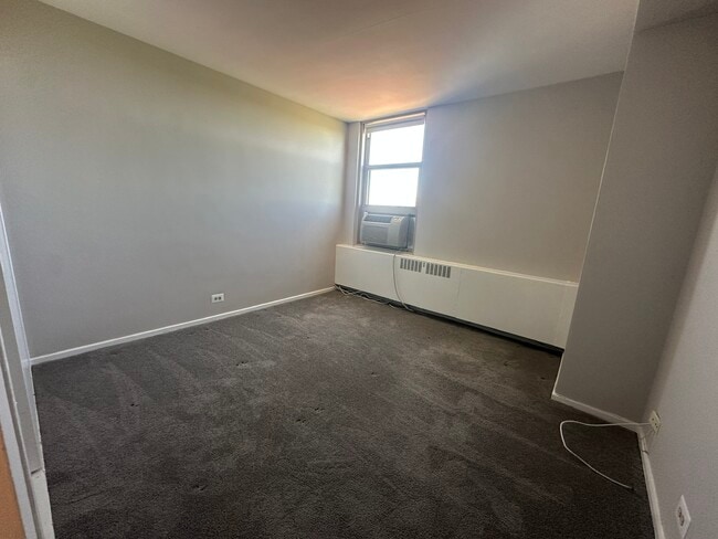 Building Photo - 3950 N Lake Shore Dr