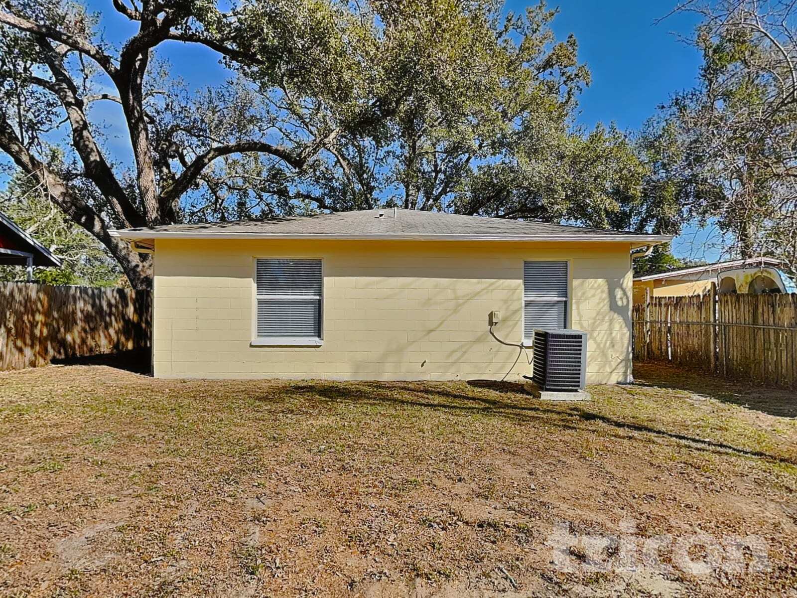 Building Photo - 8312 N Orangeview Ave