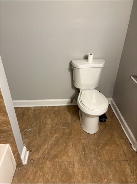 Building Photo - 7249 S Ridgeland Ave