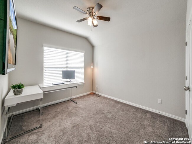 Building Photo - 4 Bedroom/3.5 Bathroom Alamo Ranch