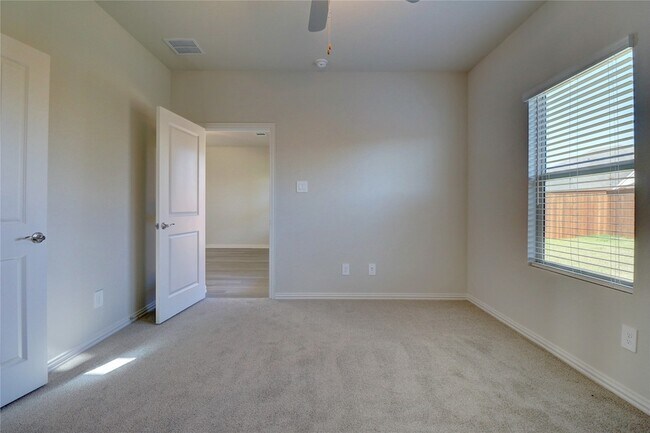 Building Photo - 4104 Zoe Ln