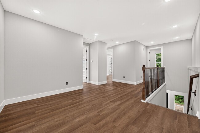 Building Photo - 703 Carol Lynn Dr