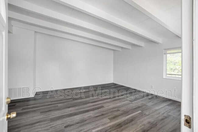 Building Photo - 1588 Ridgecrest Rd