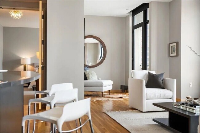 Building Photo - Minneapolis, MN