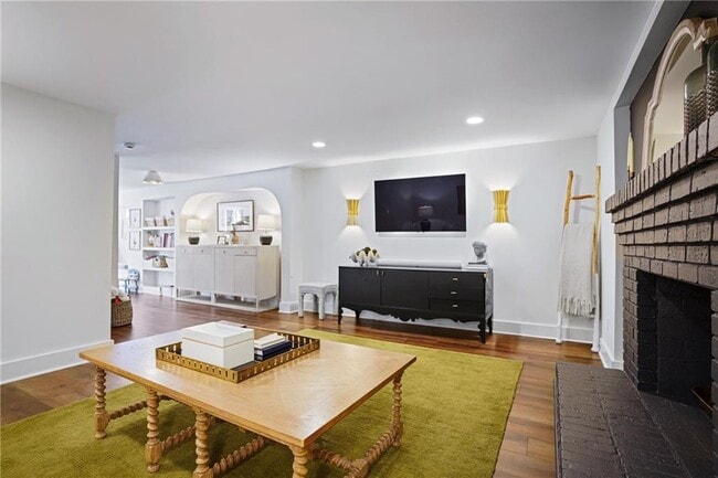 Building Photo - 385 Knoll Woods Terrace