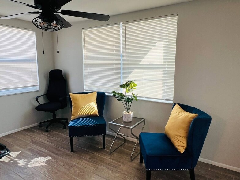 Office chair and seating in the designated office - 5544 Baroque Dr