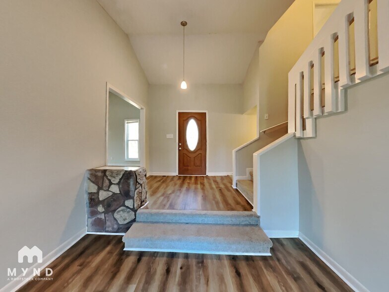 Building Photo - 137 Candlewick Dr