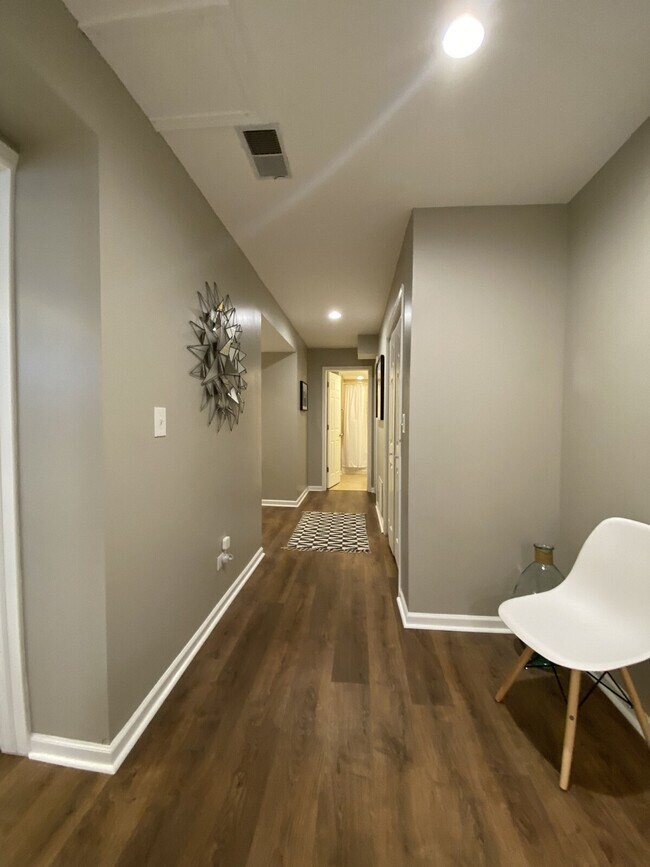 Building Photo - 2219 N Bissell St