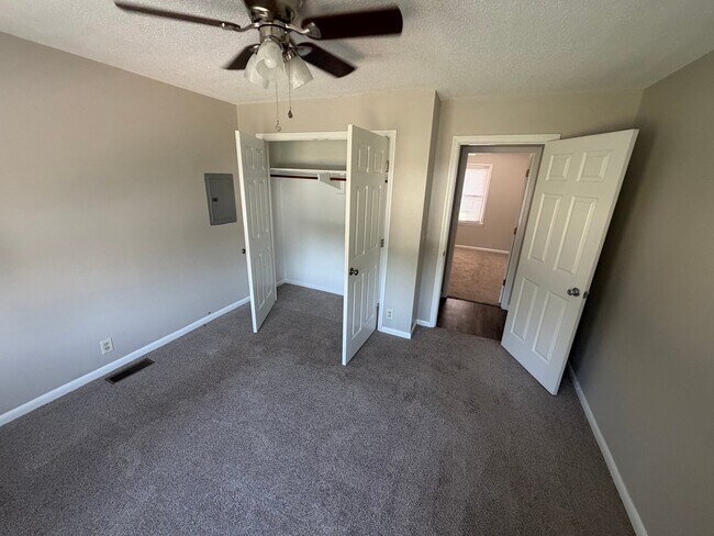 Building Photo - 2217 Aspen Ave