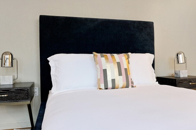 Building Photo - 1041 Constance St