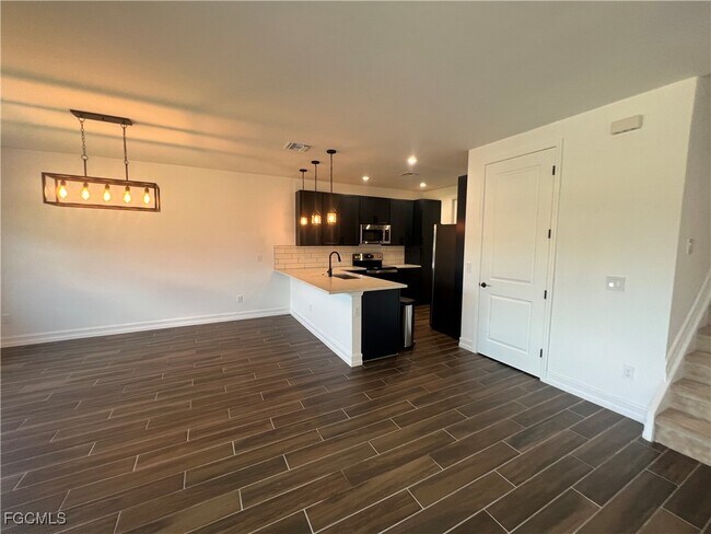 Building Photo - 7584 Carnegie Way