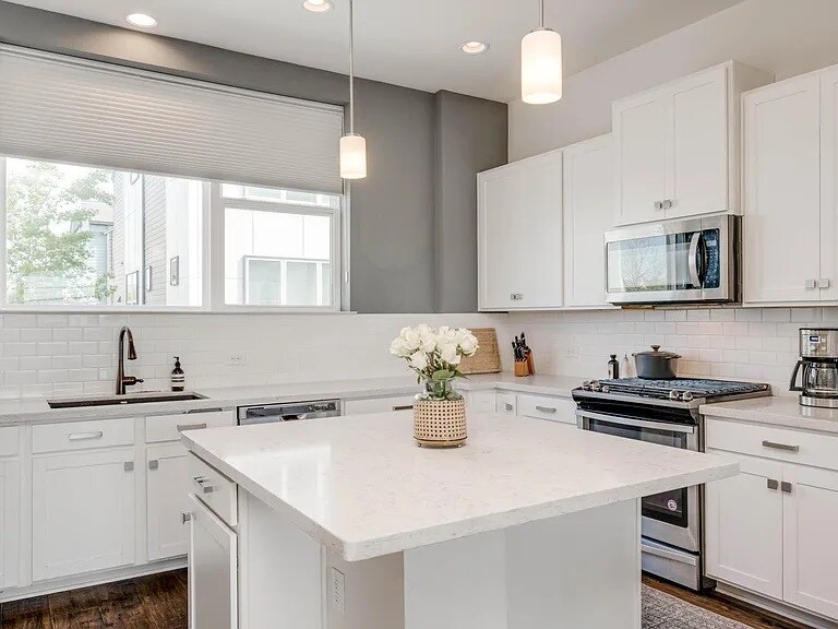 Building Photo - 1406 Waterloo Shore Ln