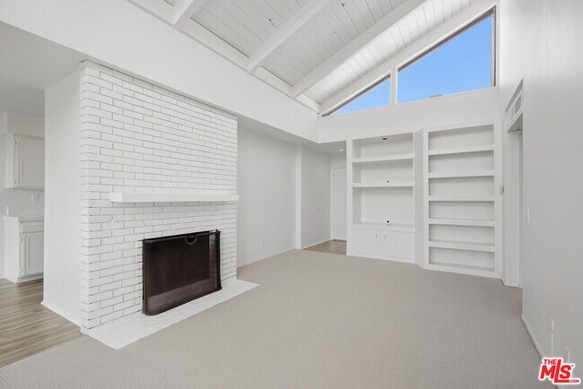 Building Photo - 1340 S Beverly Glen Blvd