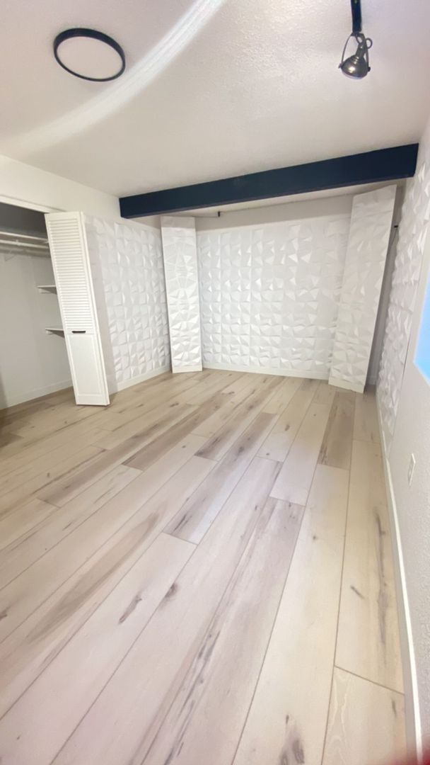 Building Photo - Spacious home in a Prime Location-6-month ...