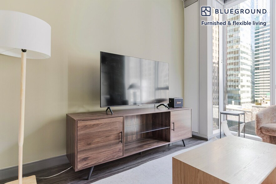 Building Photo - 215 W Lake St