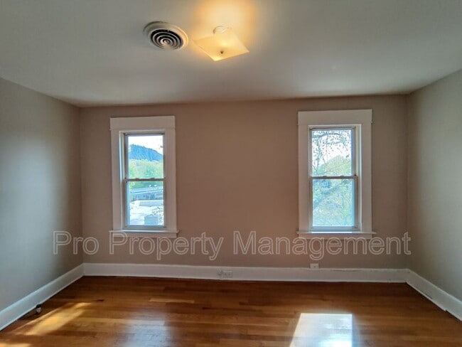 Building Photo - 35 Fairfield St