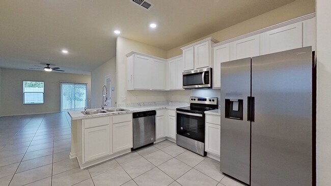 Building Photo - Jacksonville Townhome w/ Garage, Spacious Bedrooms & In-Unit Washer/Dryer