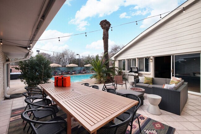 Building Photo - 6605 Countess Adria St