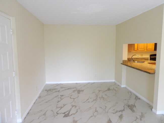 Building Photo - 623 Sea Pine Way