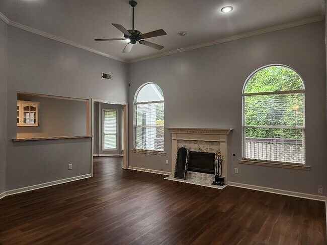Building Photo - 214 Lees Cove