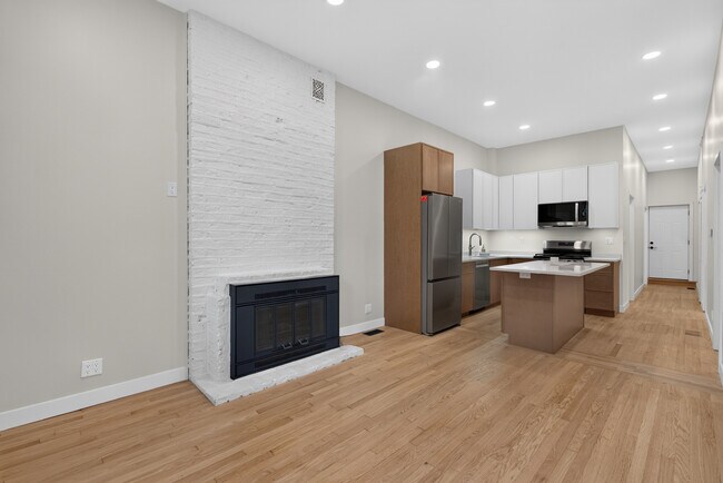 Building Photo - 2132 W Potomac Ave