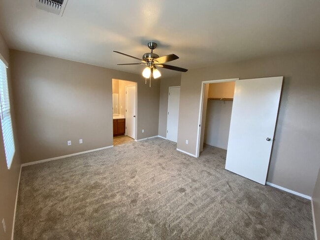 Building Photo - Spacious Two Story Home in SW Visalia comi...