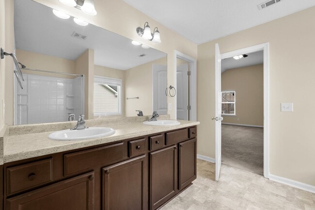 Building Photo - AVAILABLE NOW [SMALL PET PREFERRED: x1 sma...
