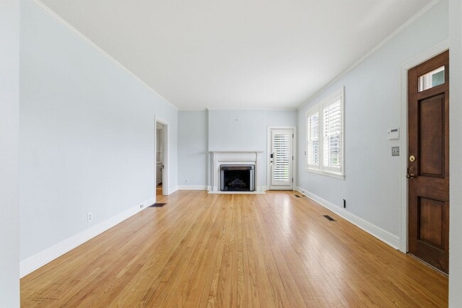 Building Photo - 1 Month's Free Rent - 5 Bedroom Home Between 12 South and Oak Hill