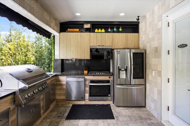Building Photo - 8109 Ludington Cir