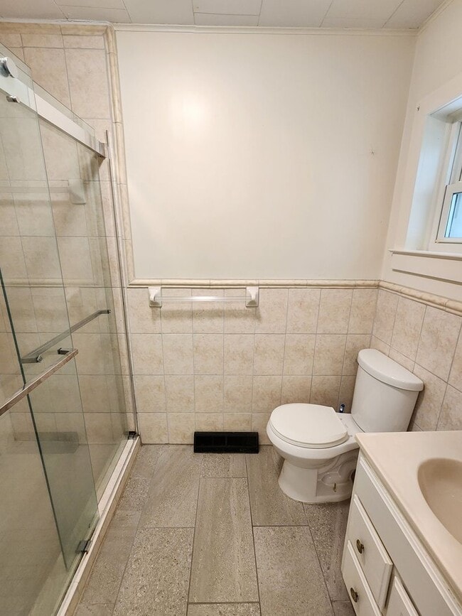 Building Photo - LOCATION! Close to Downtown Black Mountain