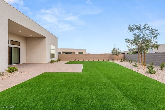 Building Photo - 10793 Vista Altura Ave