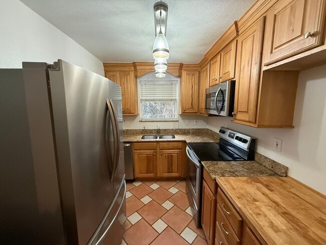 Building Photo - 1235 Virginia Dr