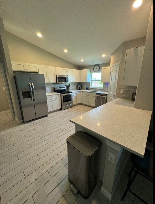 Building Photo - 403 SW 31st Pl