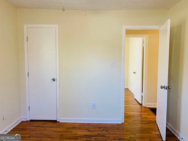 Building Photo - 24 Camellia Dr