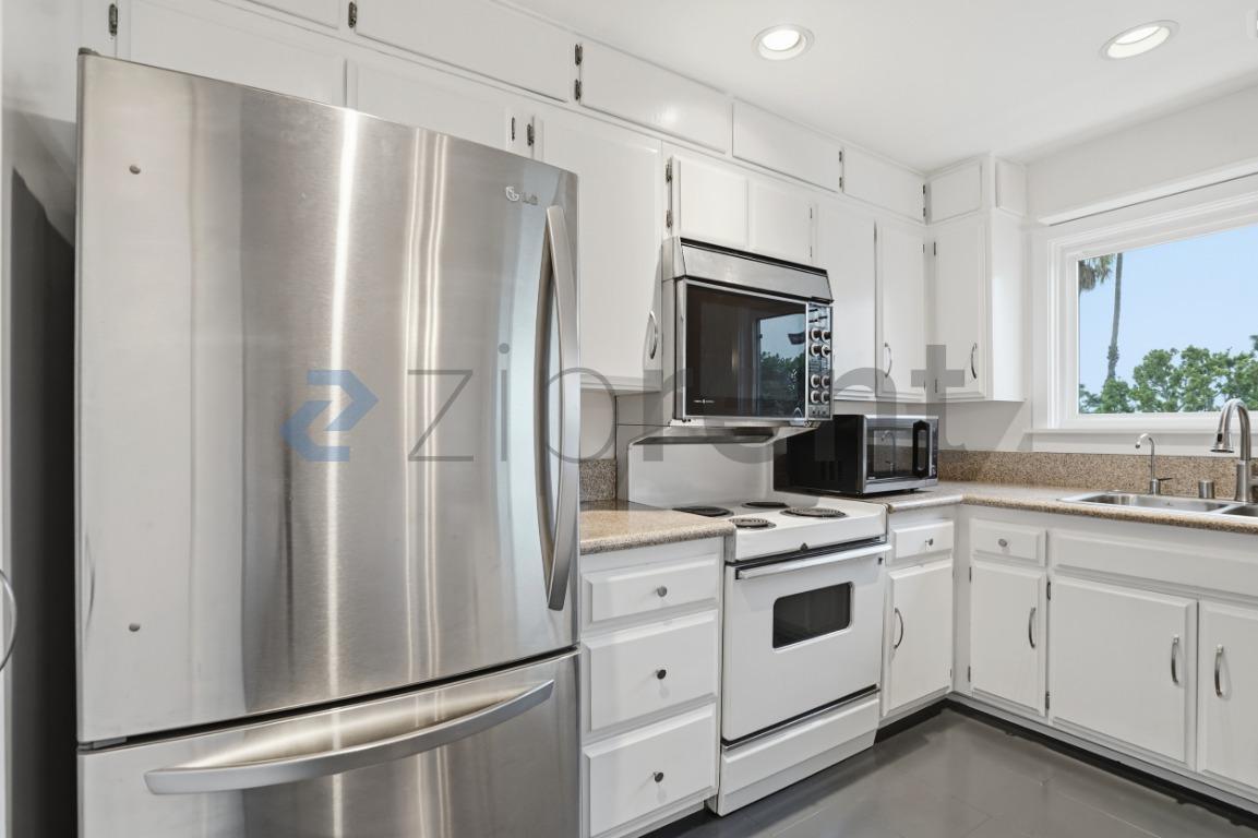 Building Photo - Unit 22