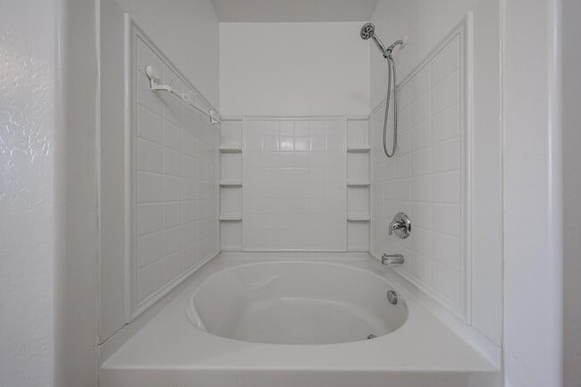 Building Photo - 41298 W Park Hill Dr