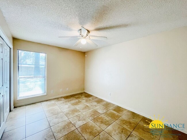 Building Photo - Beautiful 2 Bedroom Home in Fort Walton Beach!