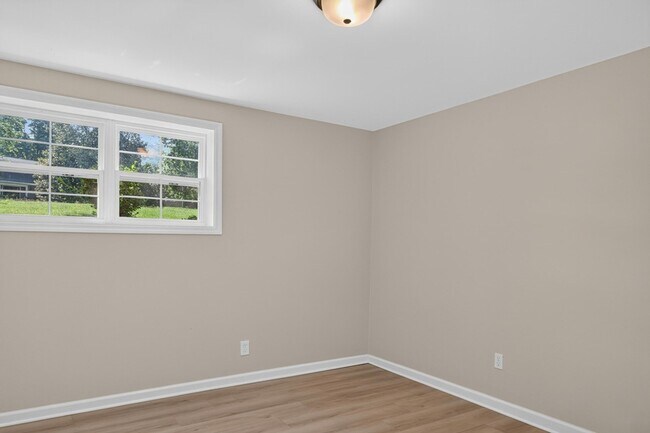 Building Photo - 9512 Heathwood Dr