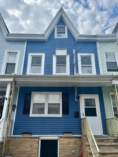 Building Photo - 12 W 52nd St