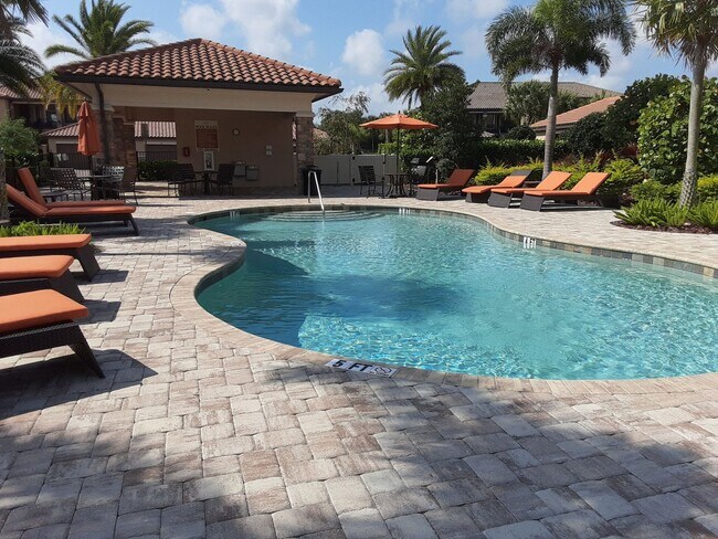 Building Photo - Short term turnkey furnished Incredible 2/2 with den ground floor condo in resort Esplanade Lakew...