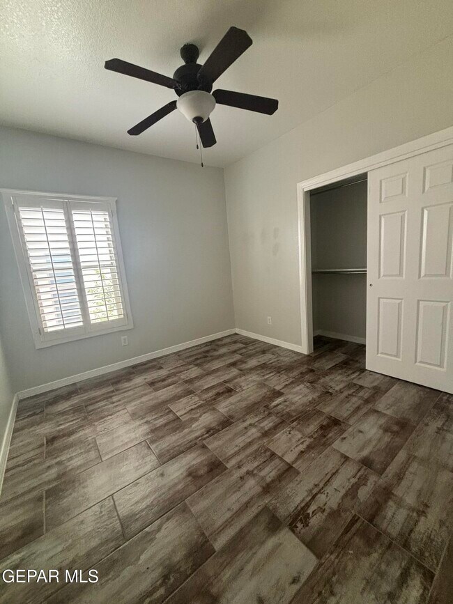 Building Photo - 12844 Cozy Cove Ave
