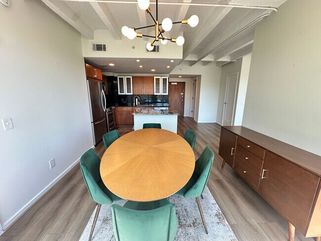 Building Photo - 1 BED | 1.5 BATH | HIGH RISE CONDO | DOWNTOWN SAVANNAH | E Liberty & Drayton St