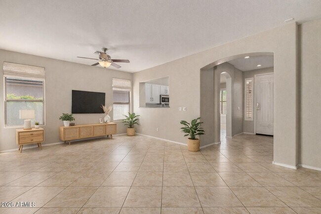 Building Photo - 2760 E Carla Vista Dr