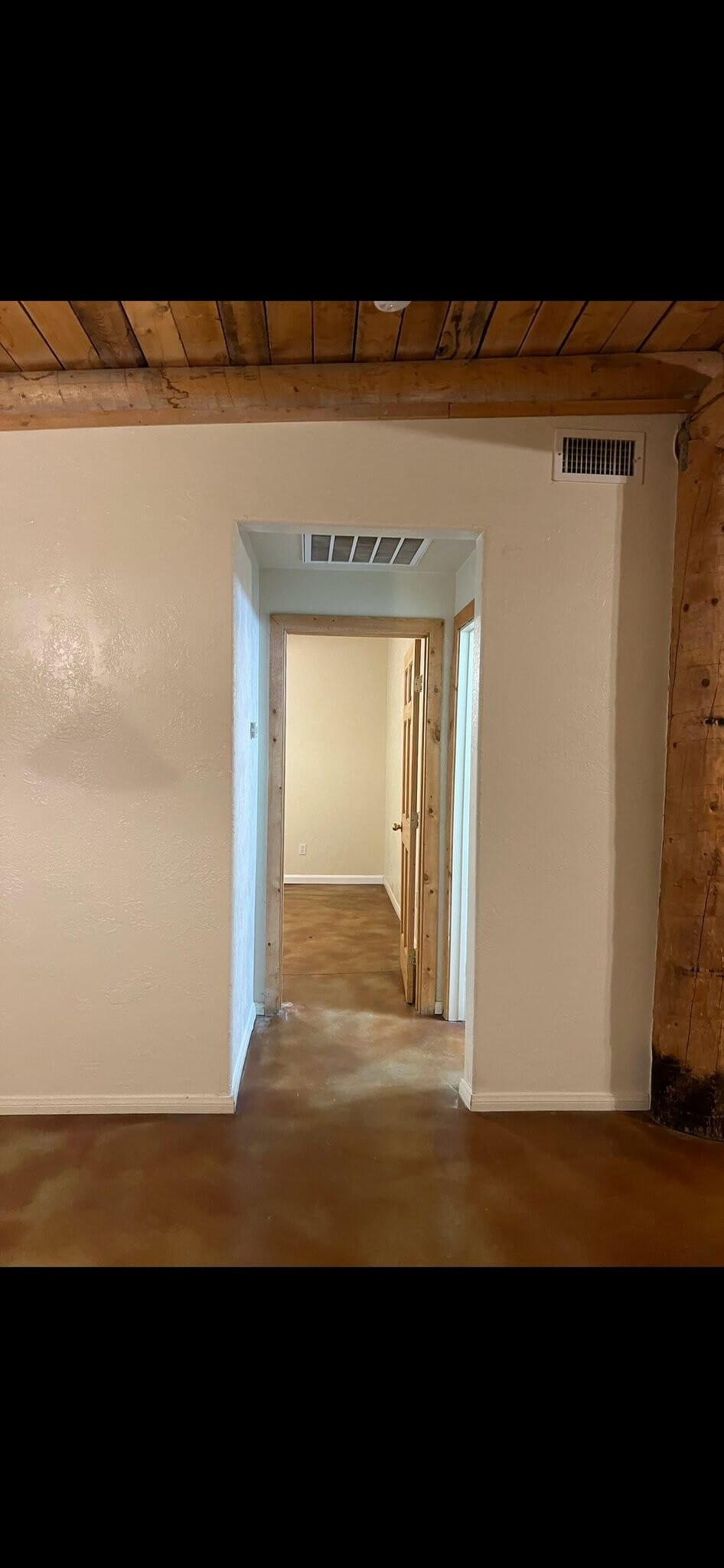 Building Photo - 2020 E Ambush St