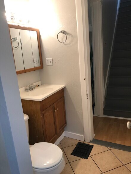 Building Photo - 213 Burns Ave